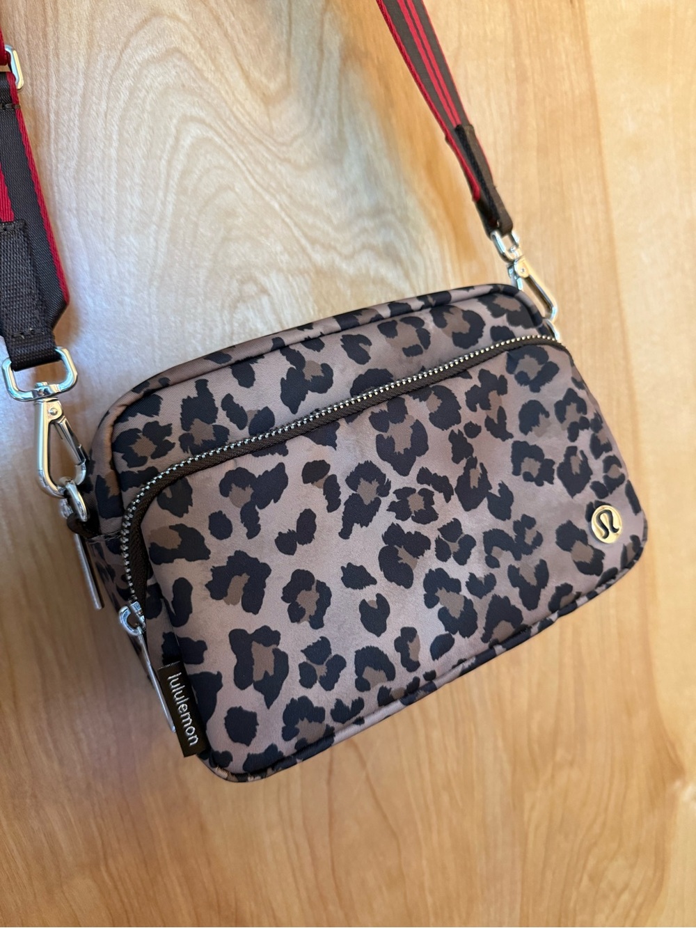 Lululemon Everywhere Crossbody 2L - leopard - Picture 3 of 10